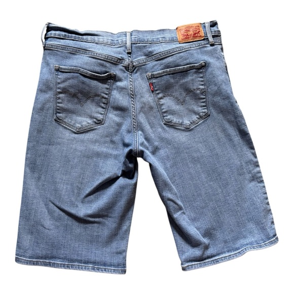 Levi's Bermuda Jean Shorts Blue Light Wash Size 33 - Picture 4 of 10
